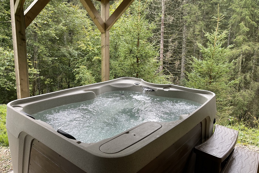 le refuge de la belbriette vosges location vacances spa exterieur